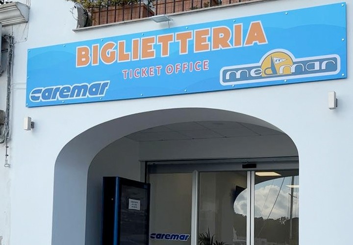 LA NOSTRA NUOVA BIGLIETTERIA A ISCHIA PORTO